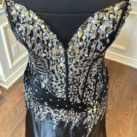 TONY BOWLS PARIS BLACK SILVER DRESS - Picture 9 of 17